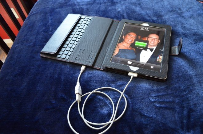 The short cable -- more of a dongle, really -- came with the case. Use it with your device's USB charging cable to use the battery as a charger. Photo: Patricia Vollmer.