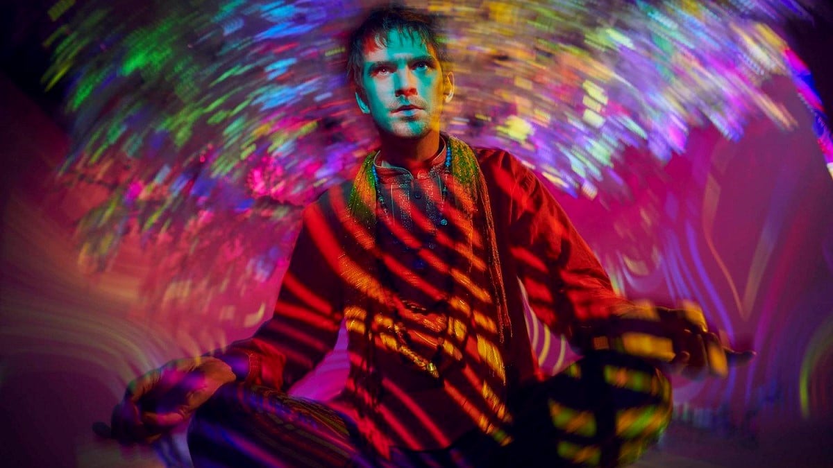 Dan Stevens as David Haller in psychedelic lighting