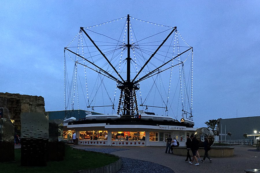 The Flying Machines at Dusk, Image: Sophie Brown