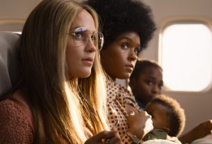 Alicia Vikander as Gloria Steinem and Janelle Monáe as Dorothy Pitman Hughes in THE GLORIAS Courtesy of LD Entertainment and Roadside Attractions